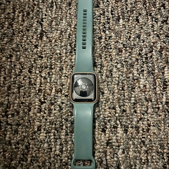 SE APPLE WATCH - Picture 2 of 3